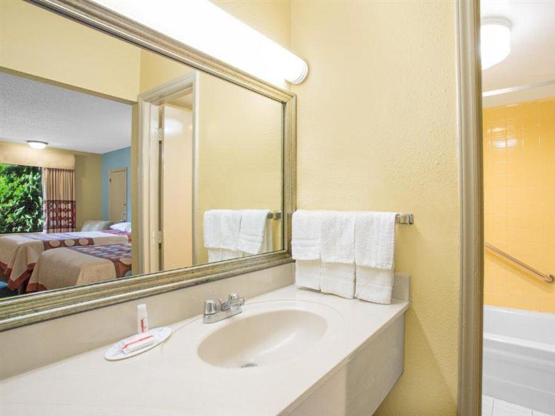 ซูเปอร์ 8 บาย วินด์แฮม ดันน์ Motel ภายนอก รูปภาพ
