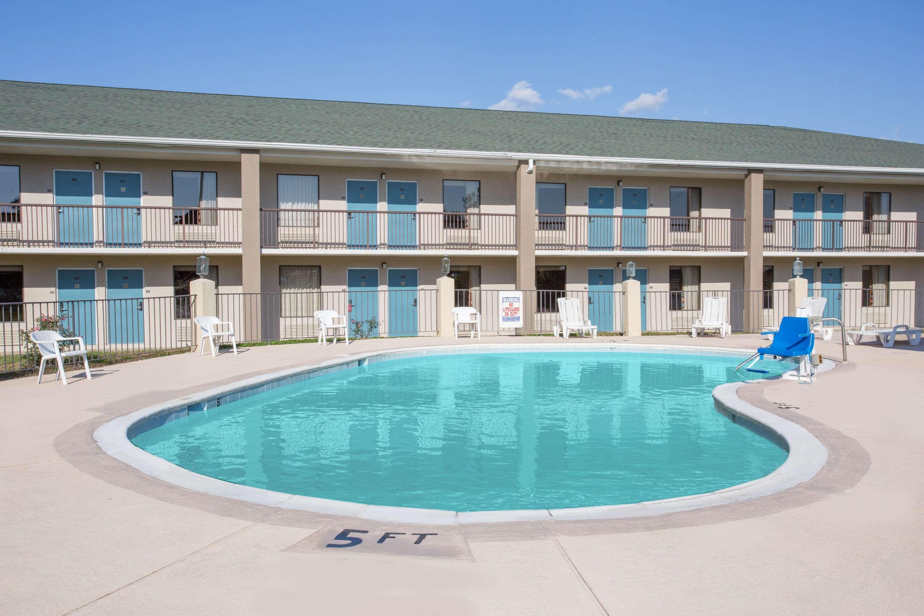 ซูเปอร์ 8 บาย วินด์แฮม ดันน์ Motel ภายนอก รูปภาพ